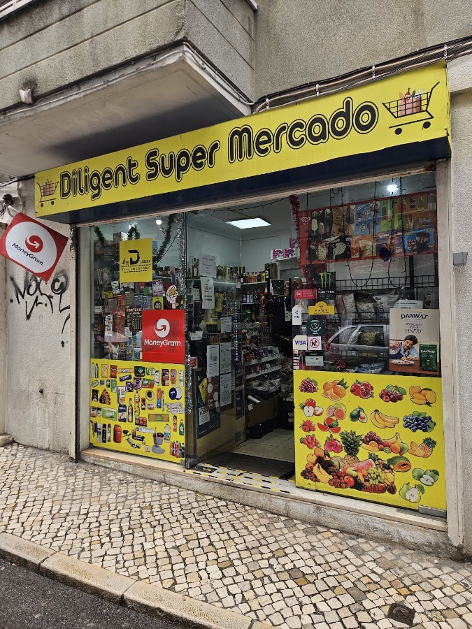 Fachada do Diligent Super Mercado em Moscavide